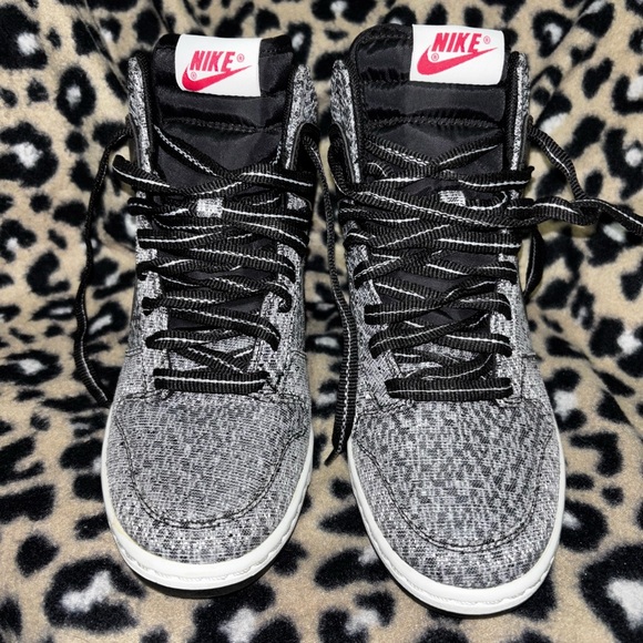 Nike Women's Dunk Sky Hi TXT sneakers - Picture 4 of 7